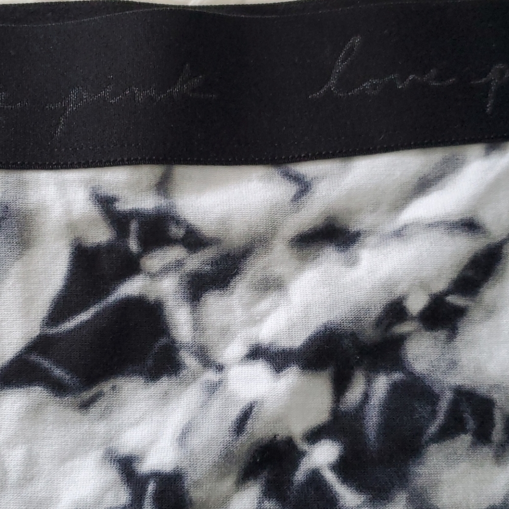 Pink Victoria Secret Women’s Panty Large - Picture 2 of 6